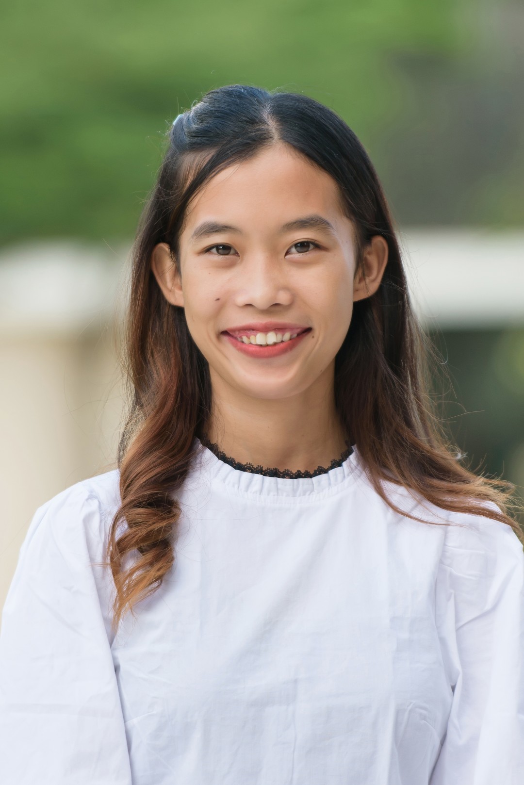 Valentina Putri - Marketing Representative